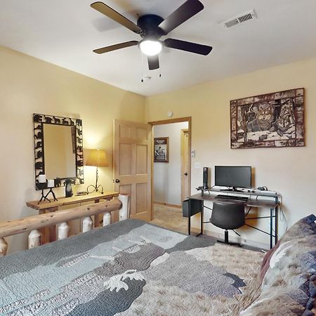 Blue Ridge Bear Bungalow Екстер'єр фото