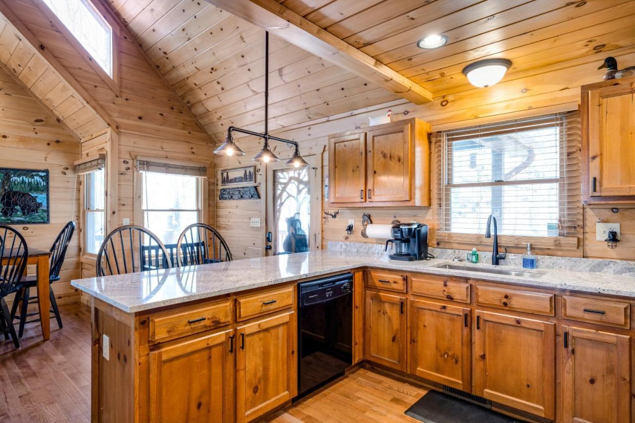Blue Ridge Bear Bungalow Екстер'єр фото