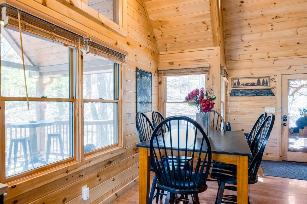 Blue Ridge Bear Bungalow Екстер'єр фото