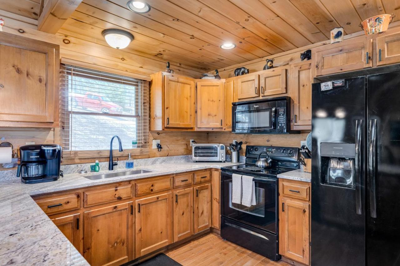 Blue Ridge Bear Bungalow Екстер'єр фото
