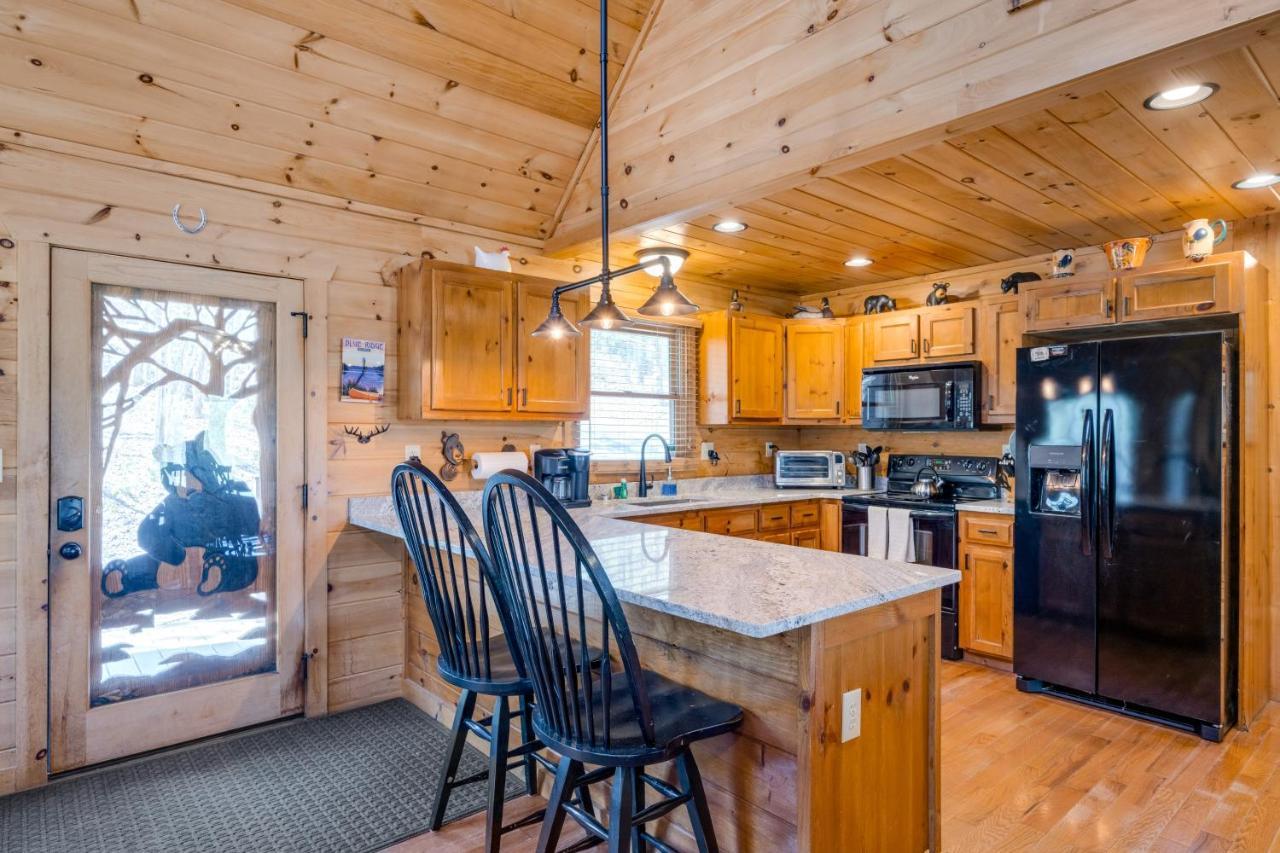 Blue Ridge Bear Bungalow Екстер'єр фото