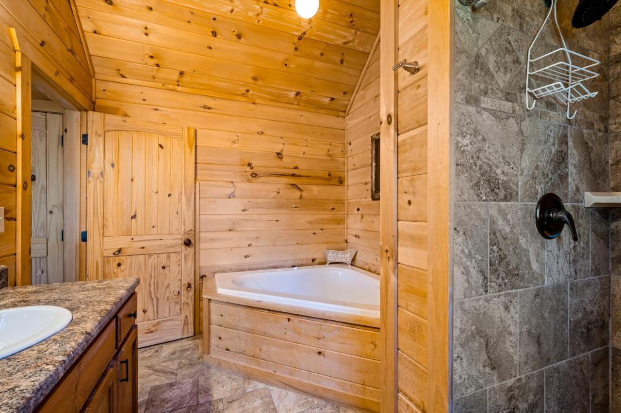 Blue Ridge Bear Bungalow Екстер'єр фото