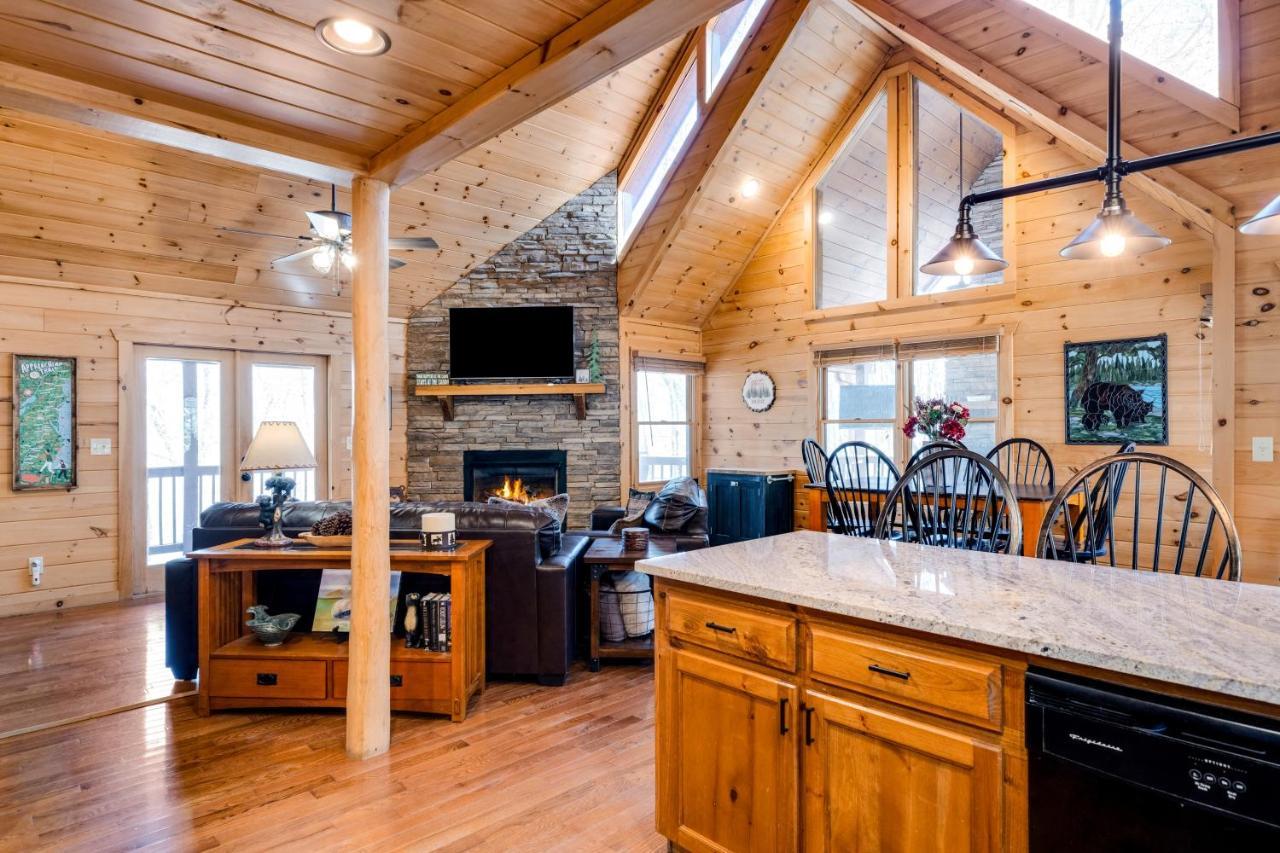 Blue Ridge Bear Bungalow Екстер'єр фото