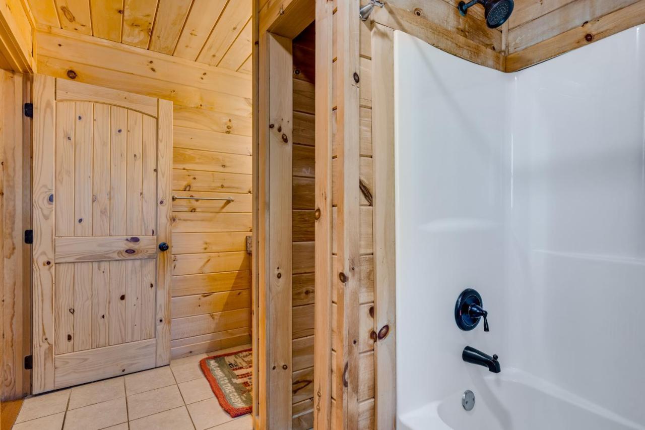Blue Ridge Bear Bungalow Екстер'єр фото