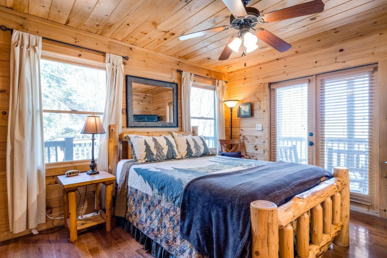 Blue Ridge Bear Bungalow Екстер'єр фото