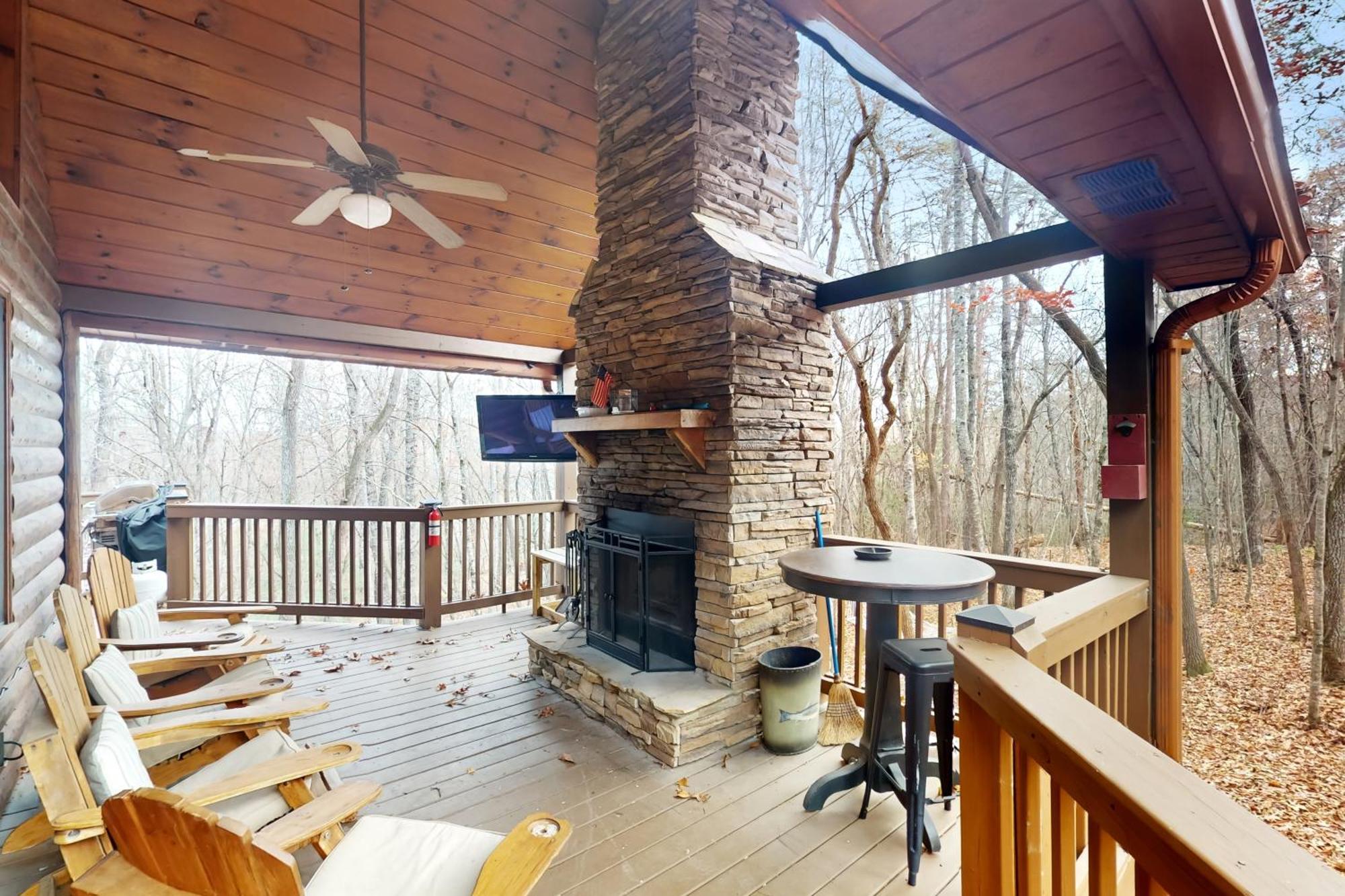 Blue Ridge Bear Bungalow Екстер'єр фото